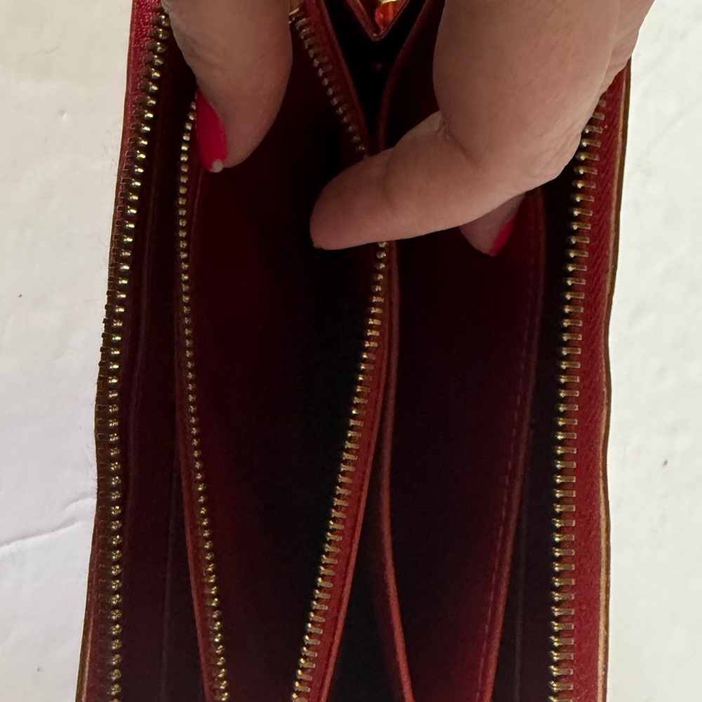Authentic Louis Vuitton LV Red Vernis Leather Zippy Wallet - Picture 9 of 16